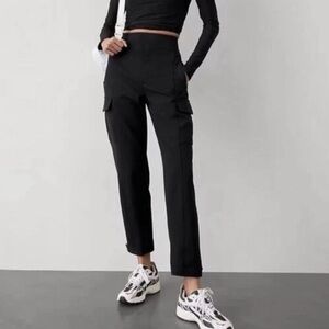 Athleta Endless High Rise Cargo Pant in Black Size 8